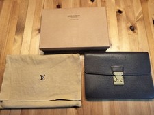 Louis Vuitton Taiga Pochette