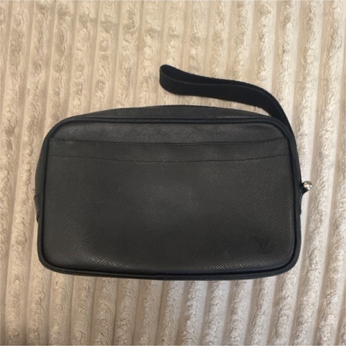 Louis vuitton taiga pochette - vuitton,